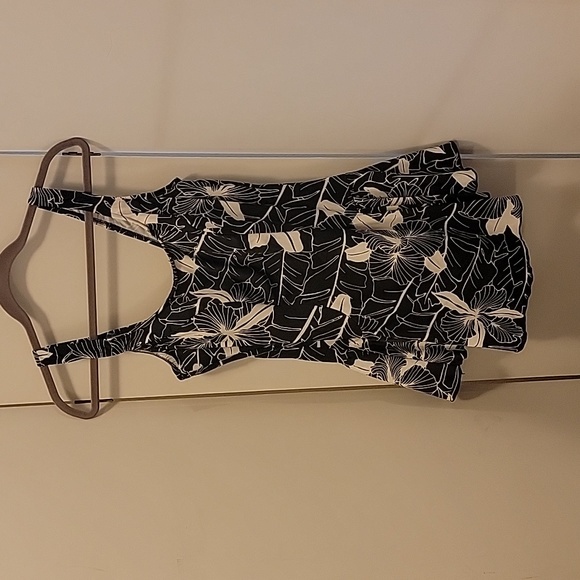 Maxine of Hollywood Black and White Geometric One Piece Swimsuit - Picture 1 of 3